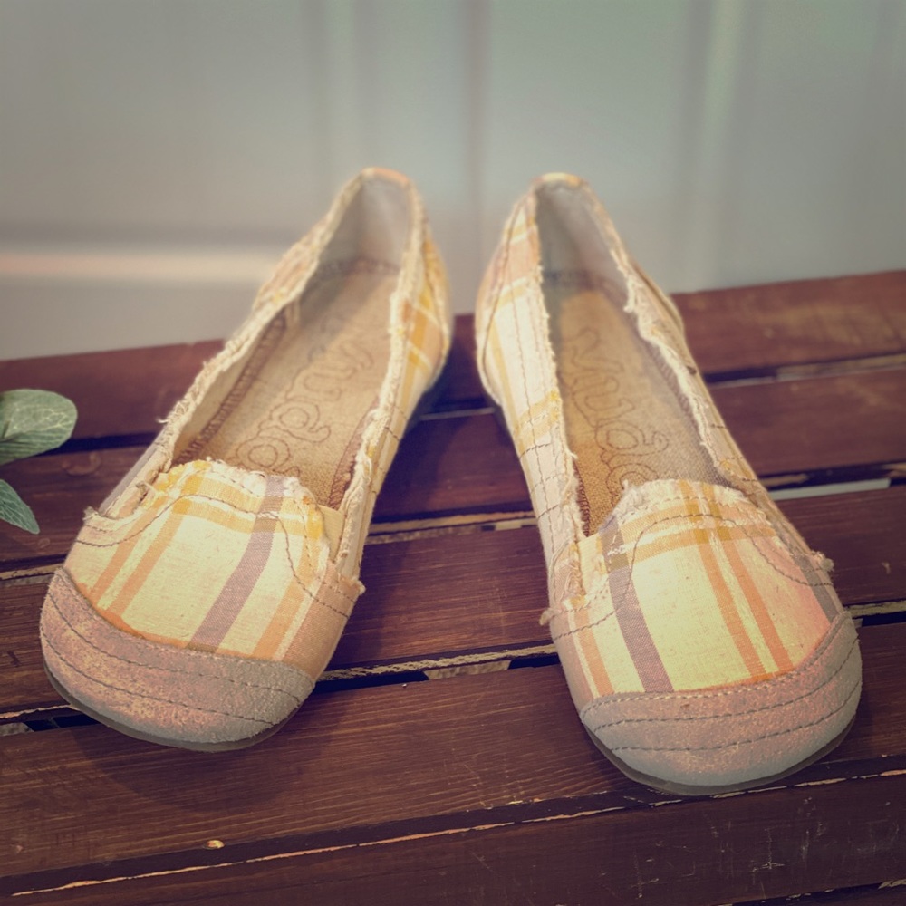 Adorable Plaid Slide On Mudd Flats